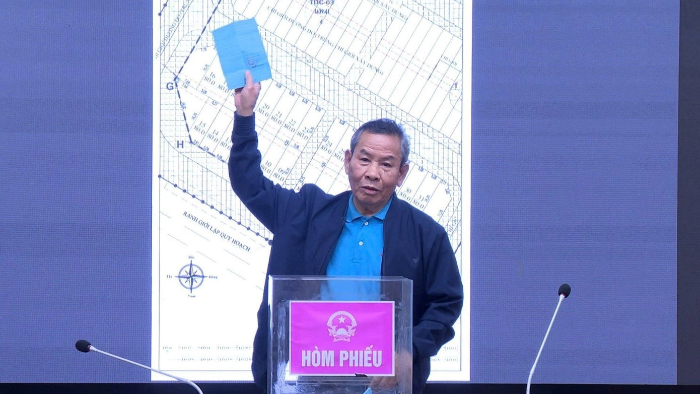 Hà Nội: 22 hộ bốc thăm đất tái định cư dự án đường Vành đai 4 - Ảnh 1