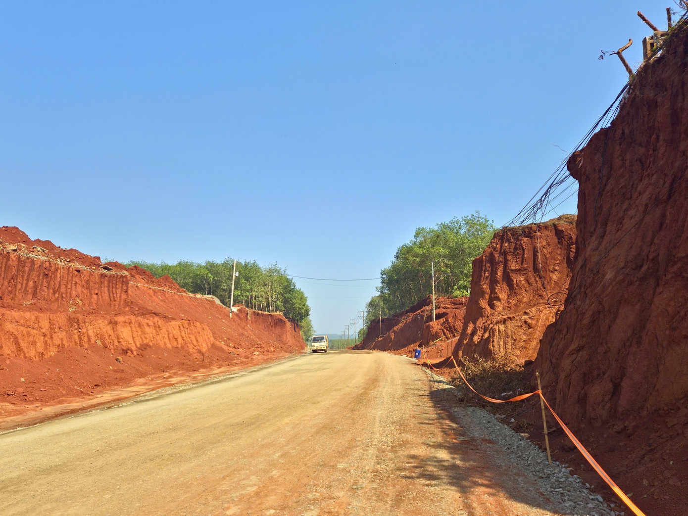 Dự án mở đường 'treo' nhà dân ở Đồng Nai: Thi công khi chưa hoàn tất thủ tục thu hồi đất - Ảnh 1