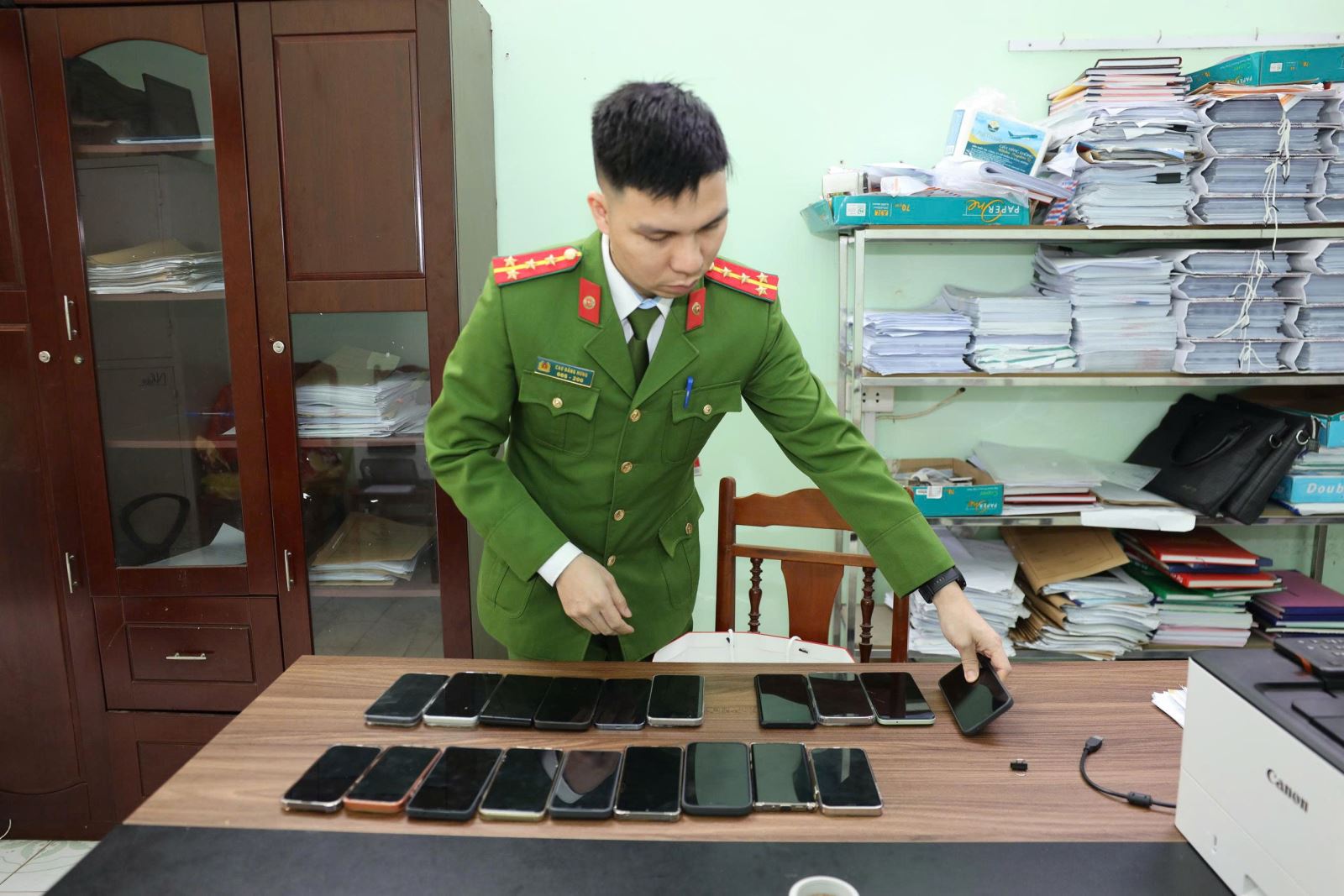 Chân dung 2 “ông trùm” cầm đầu đường dây Xôi Lạc TV với quy mô số tiền gần 1000 tỷ đồng - Ảnh 4