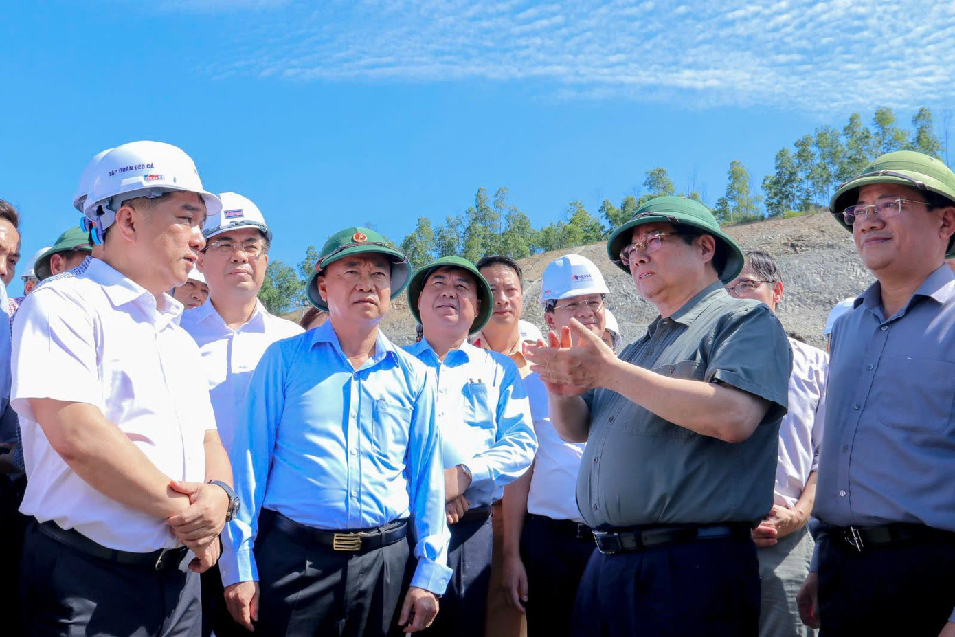 Thủ tướng thị sát dự án cao tốc Quảng Ngãi - Hoài Nhơn hơn 20.000 tỷ - Ảnh 1