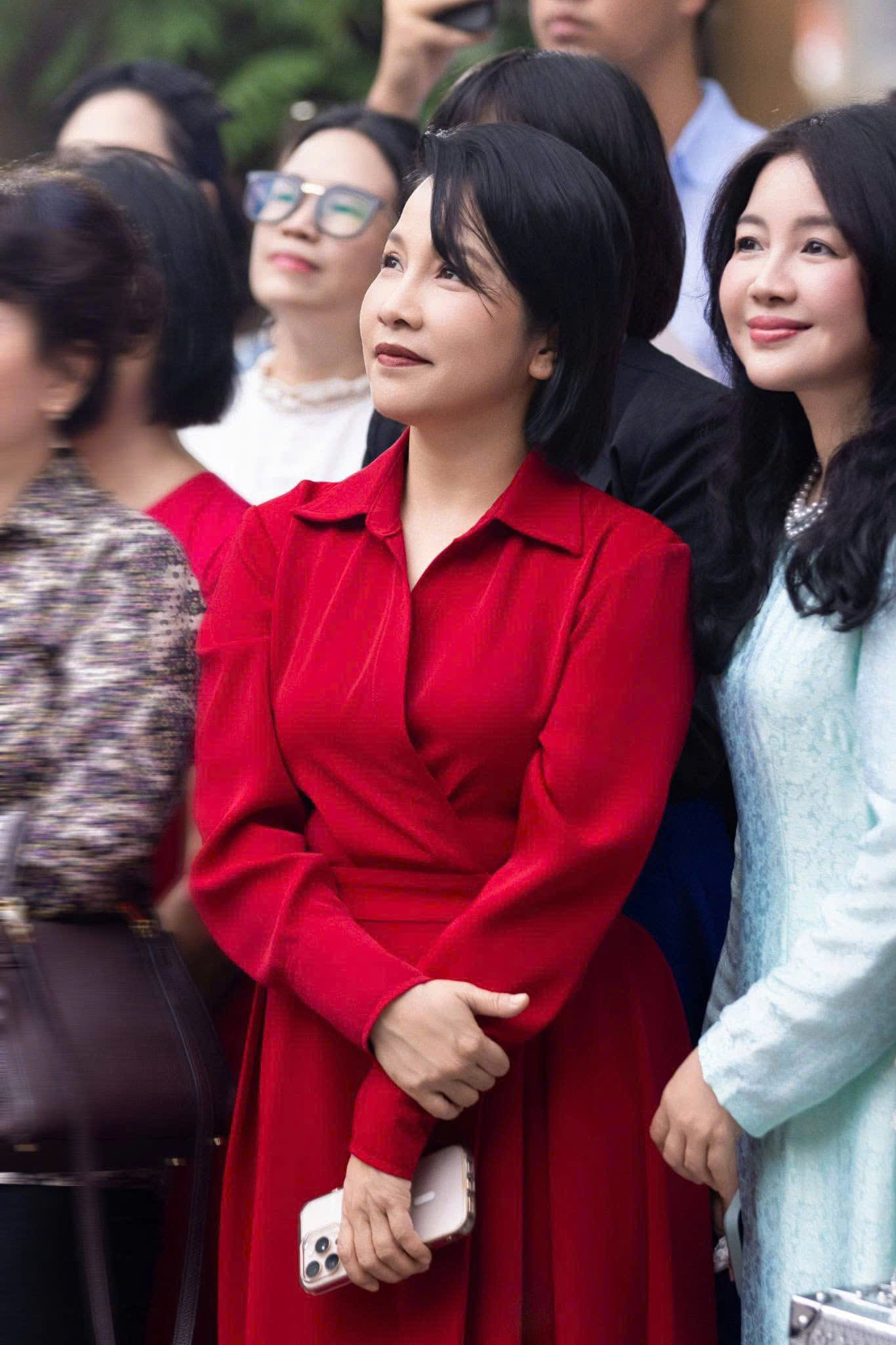 Nữ ca sĩ sống cuộc đời rực rỡ bậc nhất Vbiz: U55 viên mãn trong biệt phủ hơn 10.000m2 - Ảnh 7