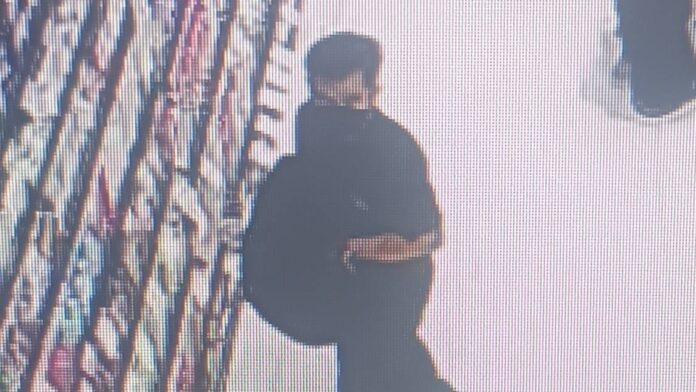 Người đàn ông Myanmar bị bắt sau 2 giờ trộm túi xách của du khách Việt Nam ở Bangkok - Ảnh 1