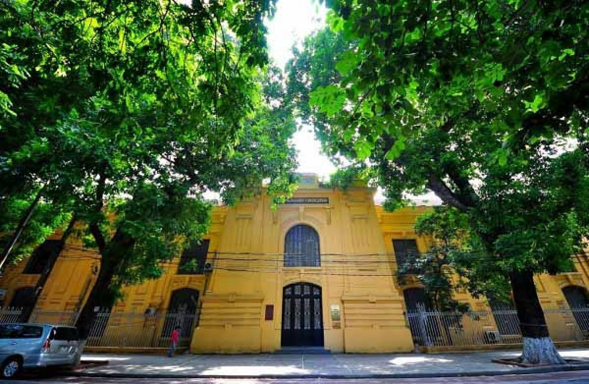 Hà Nội: Không di dời toàn bộ bệnh viện, trường học ra khỏi khu vực trung tâm - Ảnh 1