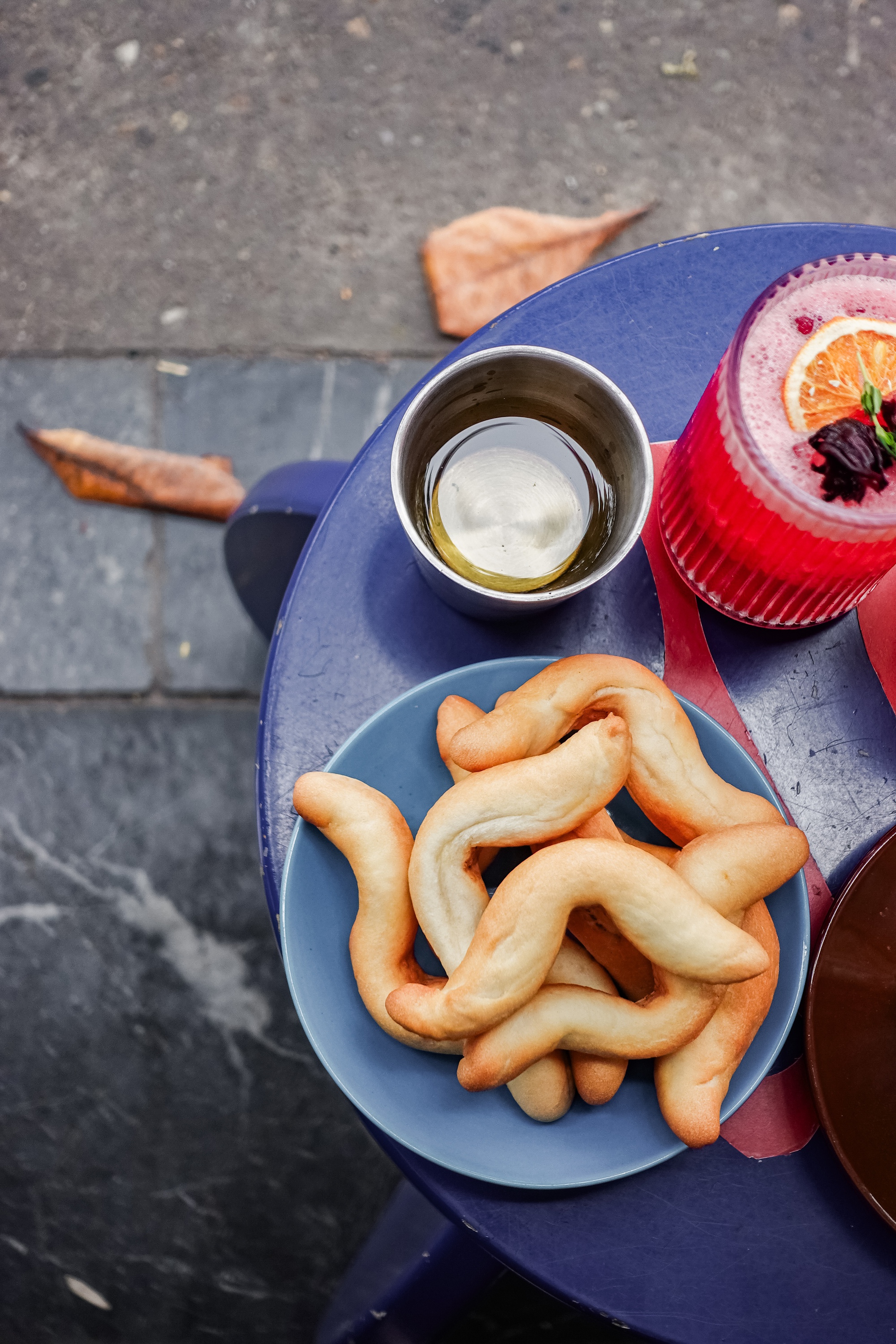 Khách xếp hàng như mua vàng, loại bánh mì "oằn tà là vằn" ở Hải Phòng có gì mà hot đến vậy? - Ảnh 6