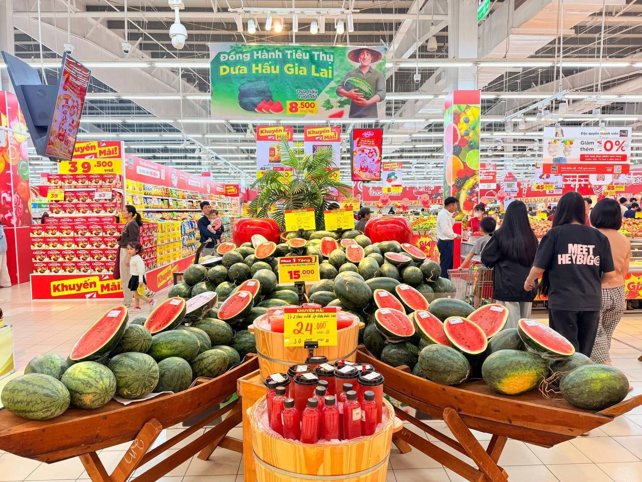 Dưa hấu, xoài vào mùa, giá rẻ bất ngờ - Ảnh 5