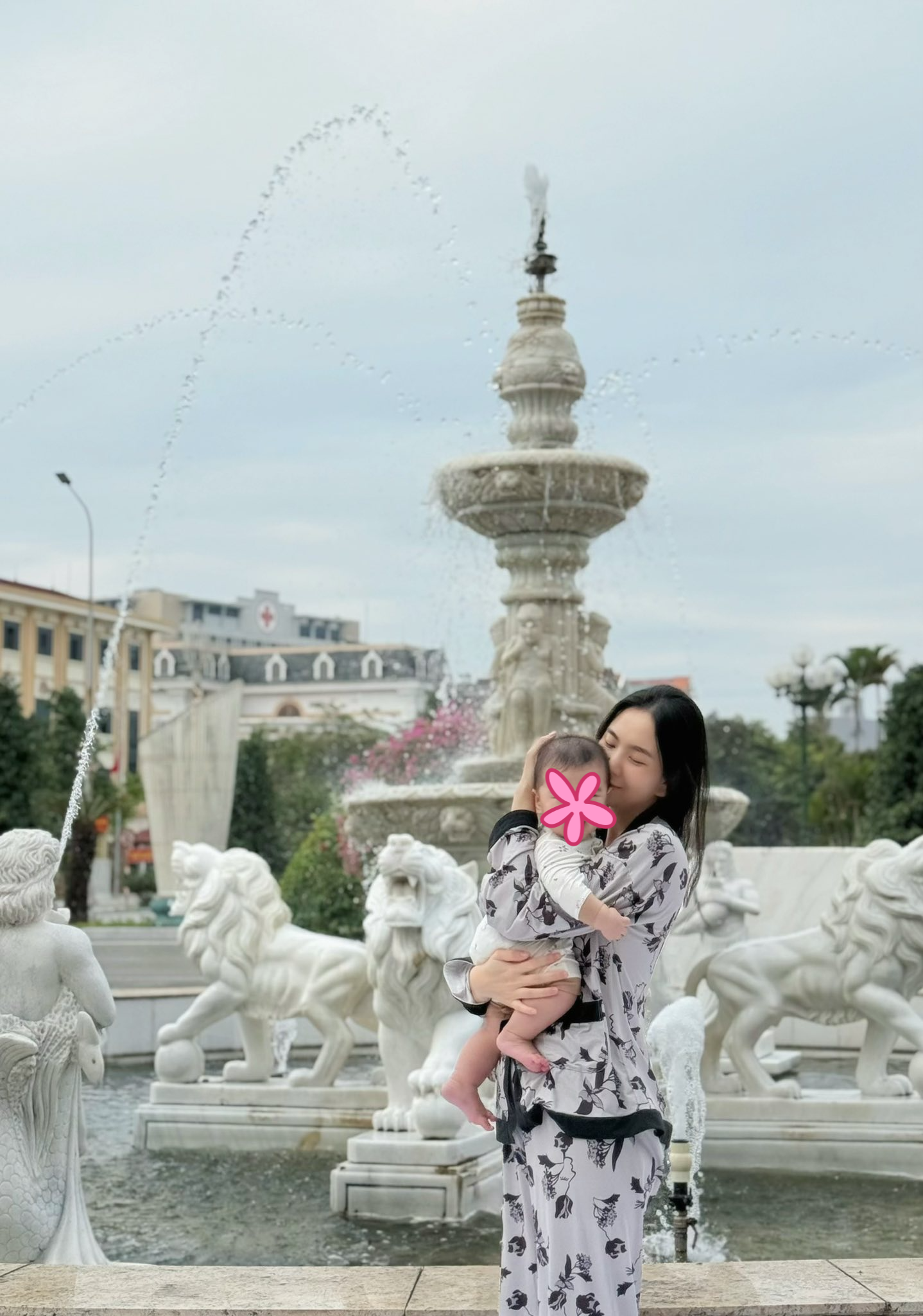 Hôn nhân của người đẹp VTV với chồng kém tuổi trong tòa nhà bề thế ở Bắc Ninh: Một bức ảnh hé lộ cuộc sống hiện tại - Ảnh 5