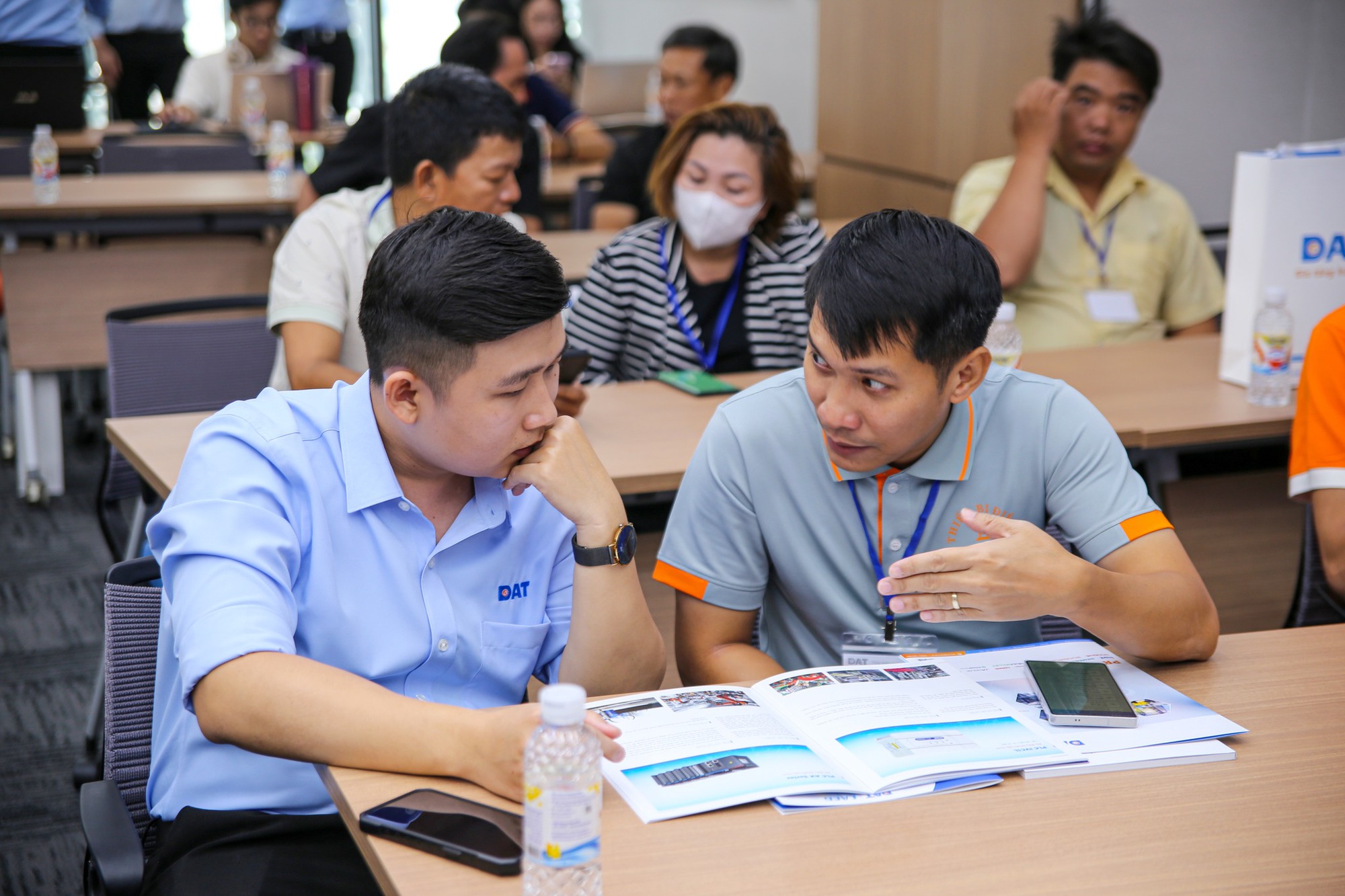 Doanh nghiệp siết tuyển dụng, thị trường việc làm bước vào giai đoạn “khó tính” - Ảnh 1