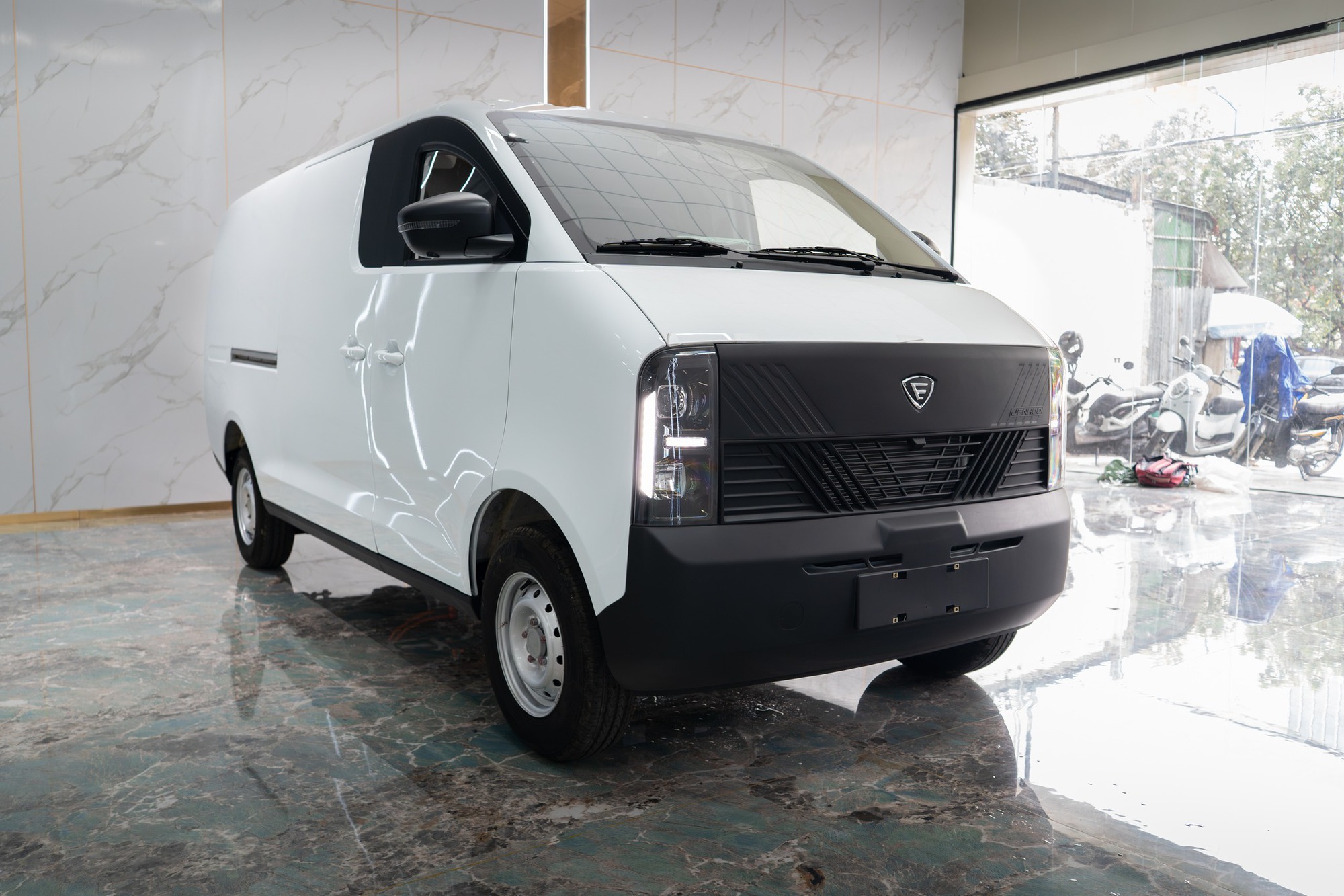 Xe điện lạ bất ngờ xuất hiện trong nhà máy ô tô ở Huế của hãng Việt: Đi bao xa, giá thế nào? - Ảnh 8