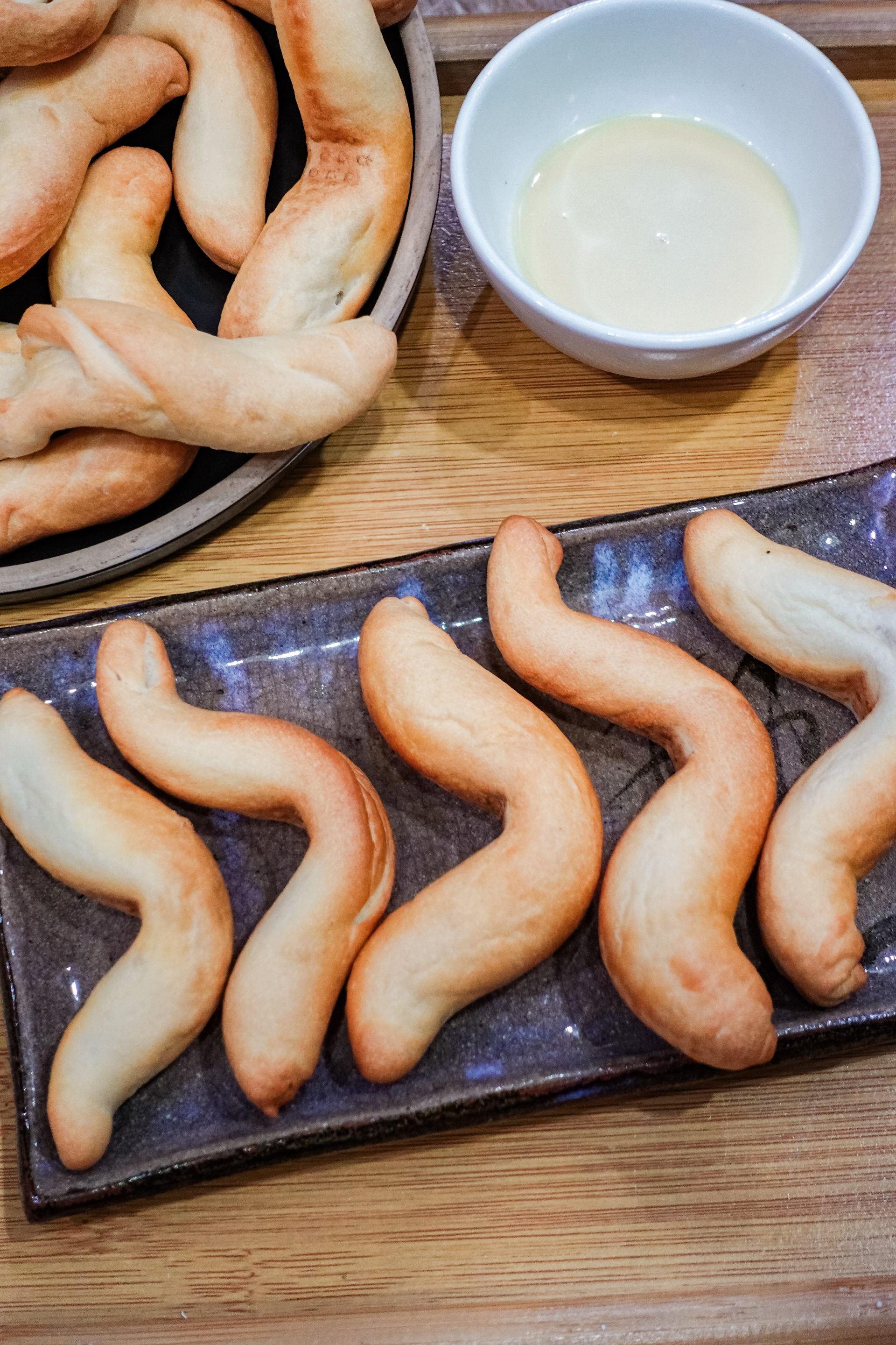 Khách xếp hàng như mua vàng, loại bánh mì "oằn tà là vằn" ở Hải Phòng có gì mà hot đến vậy? - Ảnh 3