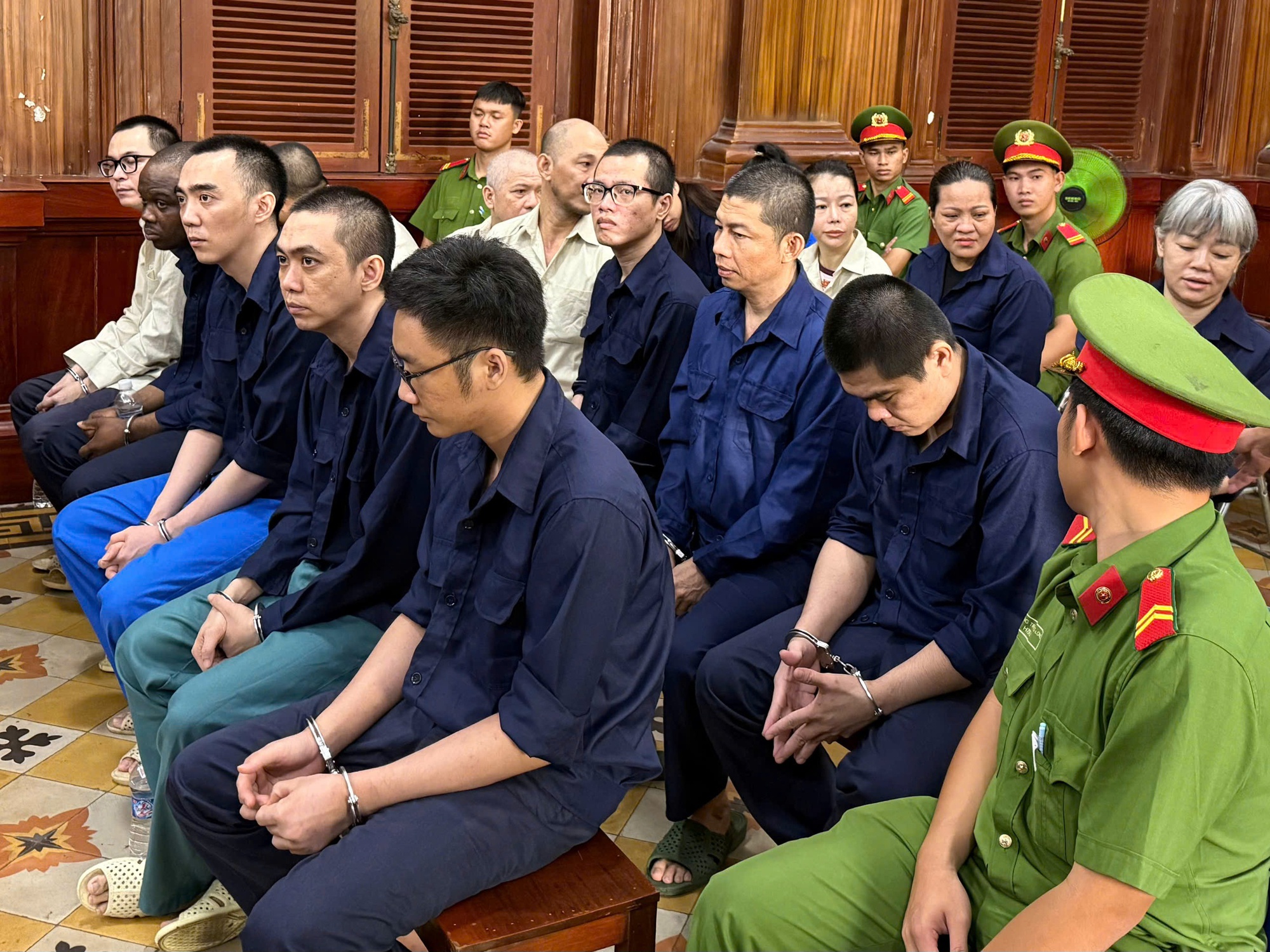 Kinh hoàng mạng lưới rửa tiền xuyên lục địa - Ảnh 1