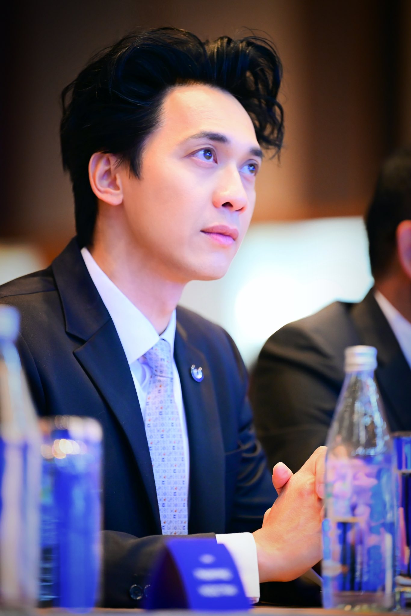 Chủ tịch ACB Trần Hùng Huy lại gây sốt: “Cứ như Soobin Hoàng Sơn phiên bản chủ tịch ngân hàng vậy” - Ảnh 10