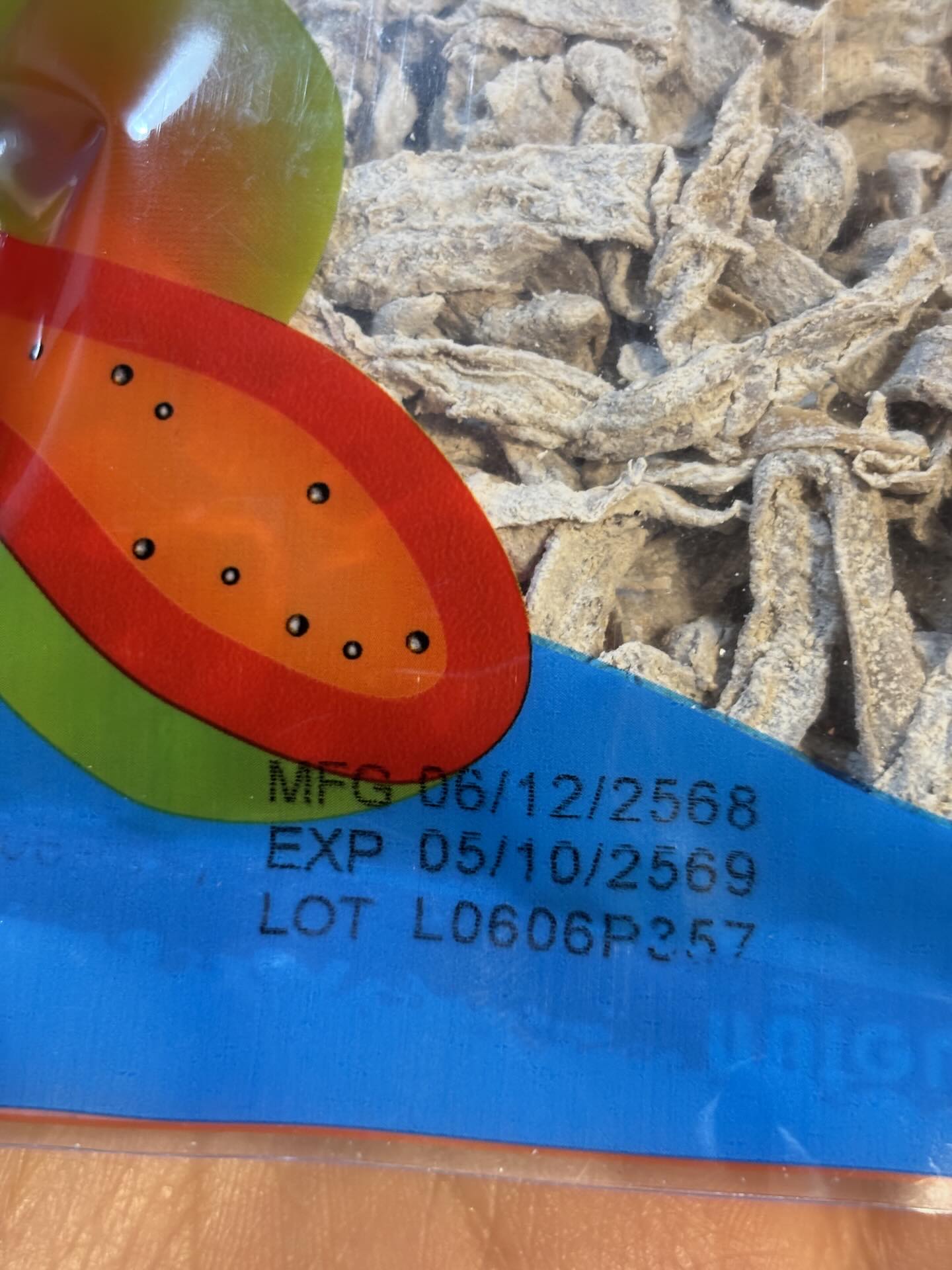 Phát hiện gói ô mai nhiều người Việt ăn có hạn sử dụng đến 5 thế kỷ - Ảnh 1