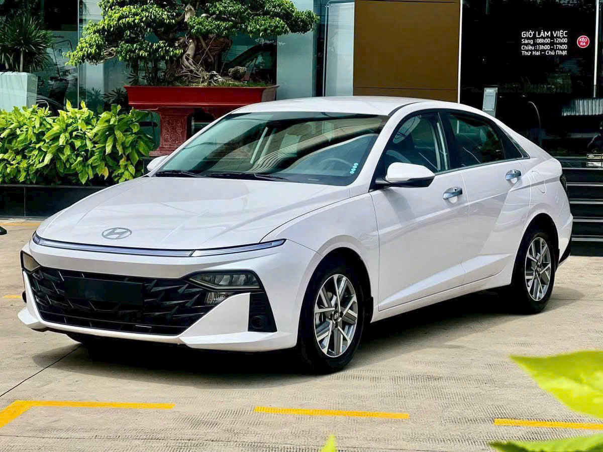Loạt xe Hyundai chạm ‘đáy’ giá mới sau Tết: Stargazer giảm sâu 107 triệu, Creta duy trì sức nóng, Grand i10 bất ngờ gia nhập đường đua - Ảnh 2