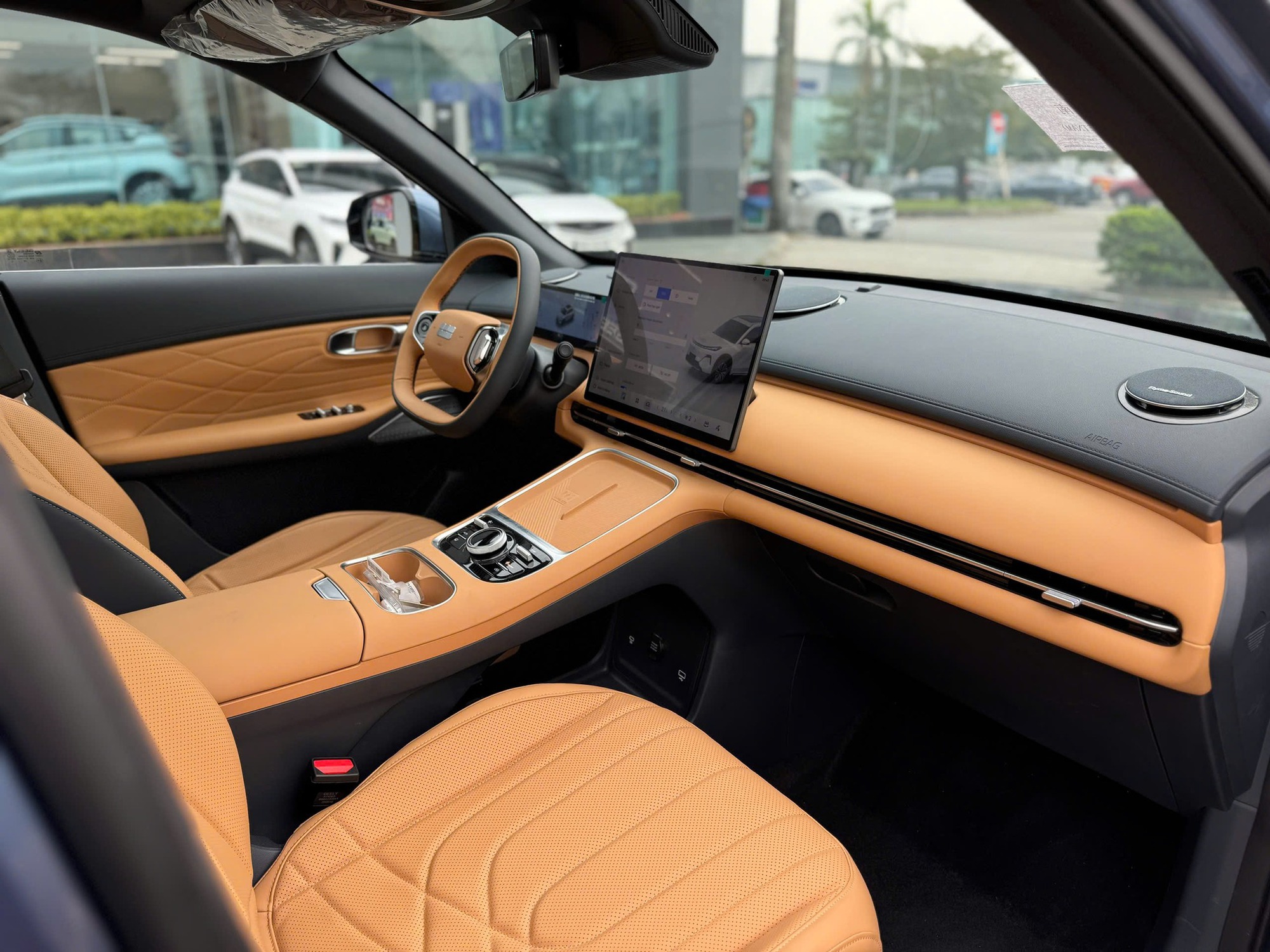 SUV hybrid kỷ lục 1.800km và "xe điện quốc dân" giá 459 triệu đồng ra mắt Việt Nam - Ảnh 2