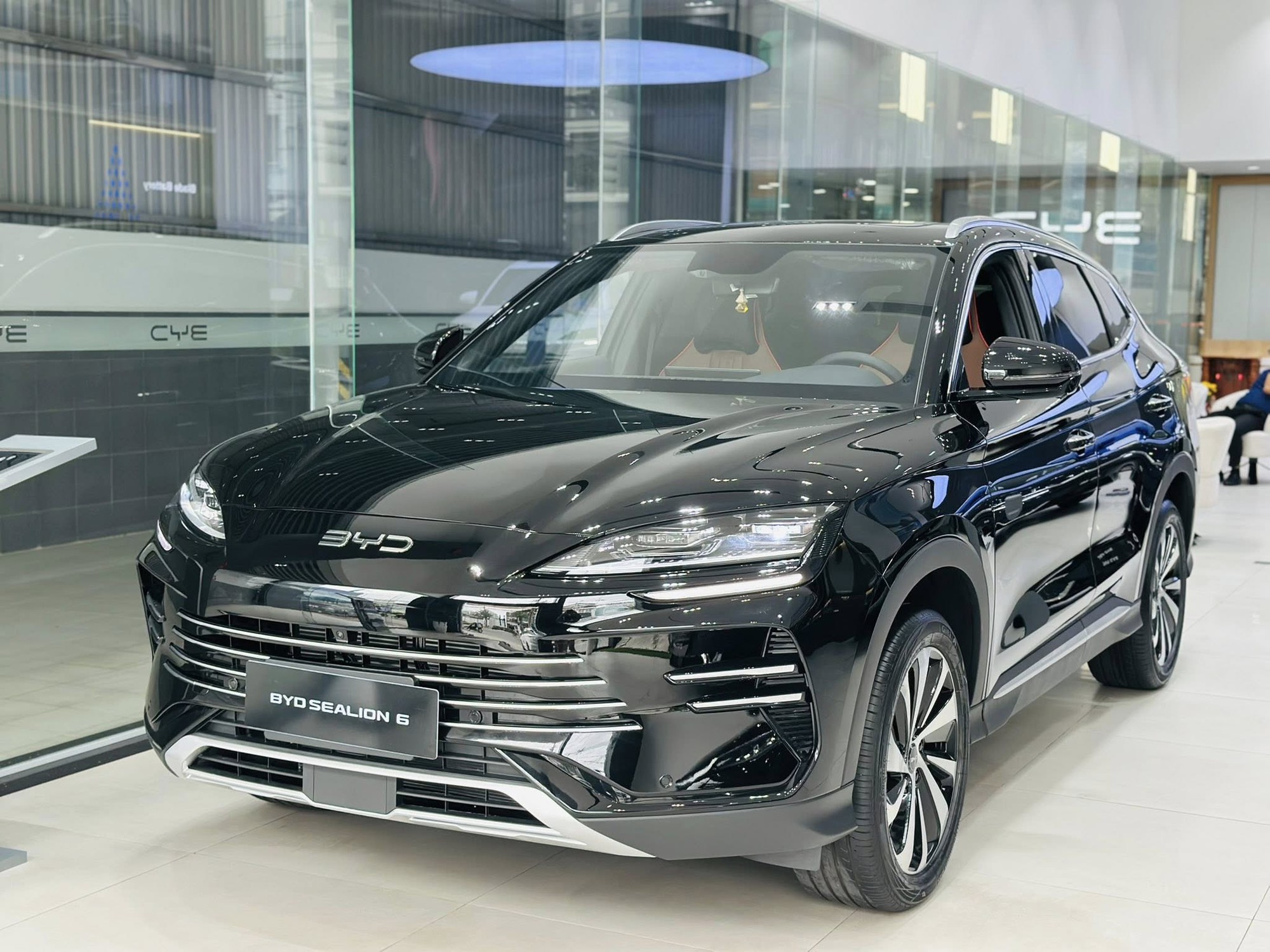 Loạt xe chạy 100km chưa hết 100.000 đồng tiền đổ xăng tại Việt Nam: Có SUV tiết kiệm xăng hơn cả xe máy - Ảnh 6