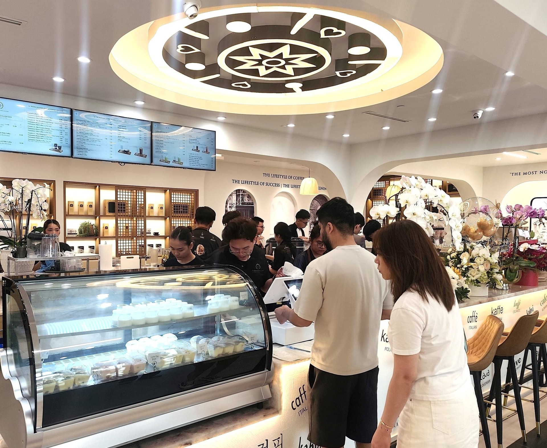 Ông Đặng Lê Nguyên Vũ vừa mở quán cà phê mới tại nơi sôi động bậc nhất bang Texas, Mỹ - Ảnh 1