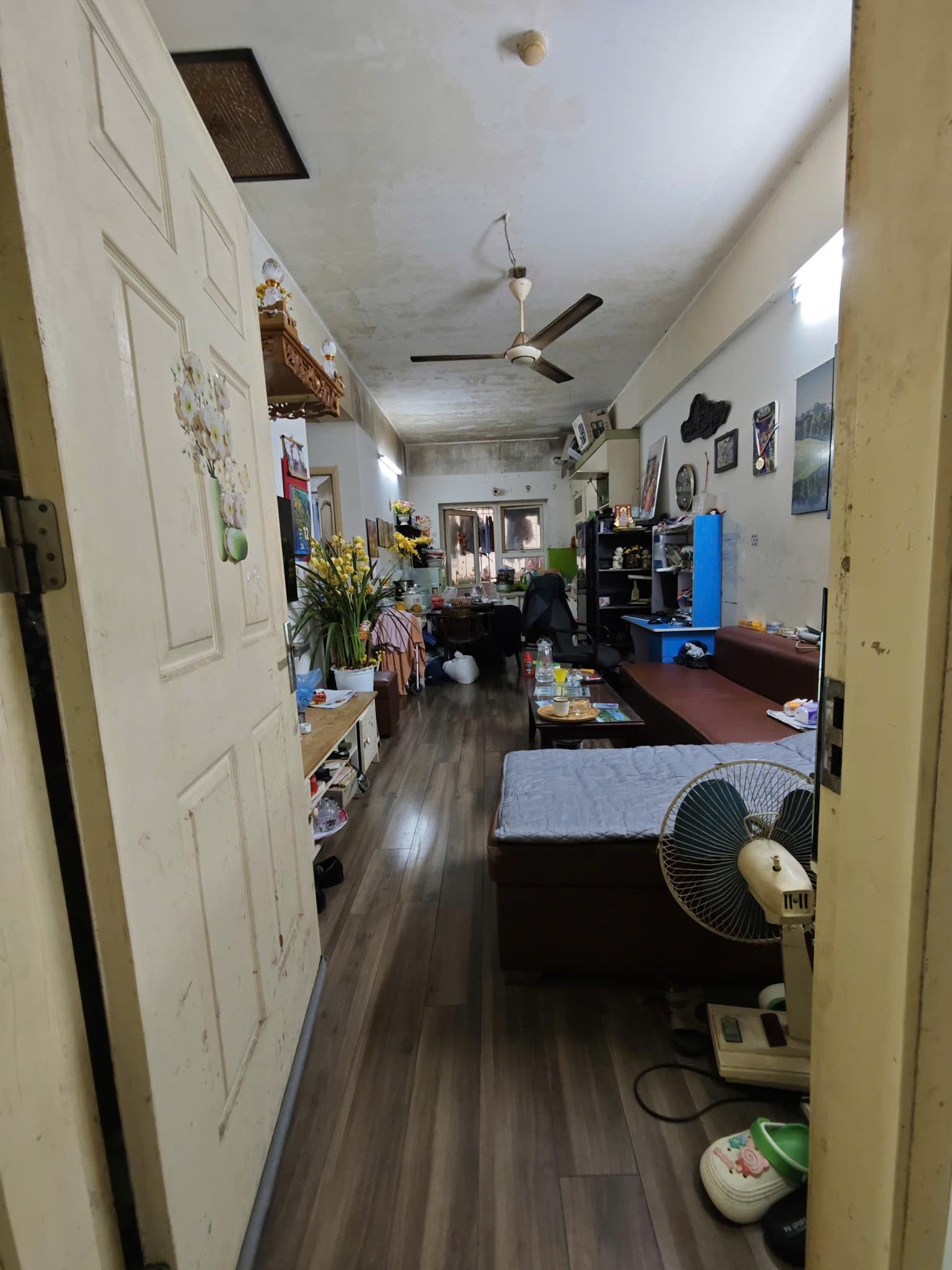 Rao bán căn hộ 58m² giá 3 tỷ nhưng tường ẩm thấp, mốc meo ở HH Linh Đàm: Cận cảnh bên trong khiến nhiều người choáng váng - Ảnh 2