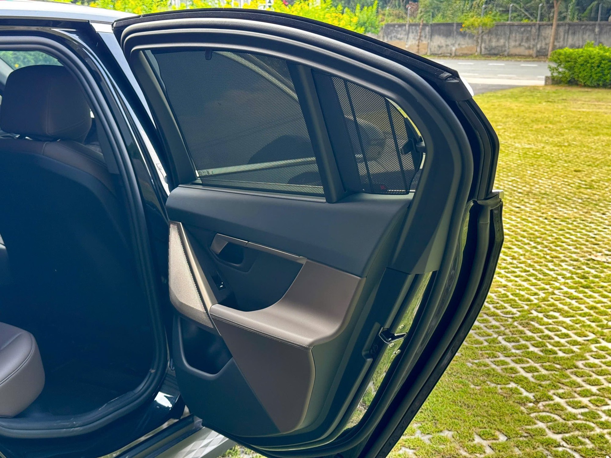 Lăn bánh chưa hết 1 bình xăng, chiếc BMW 520i đời mới này được rao bán rẻ hơn khoảng 300 triệu đồng so với giá hãng - Ảnh 8