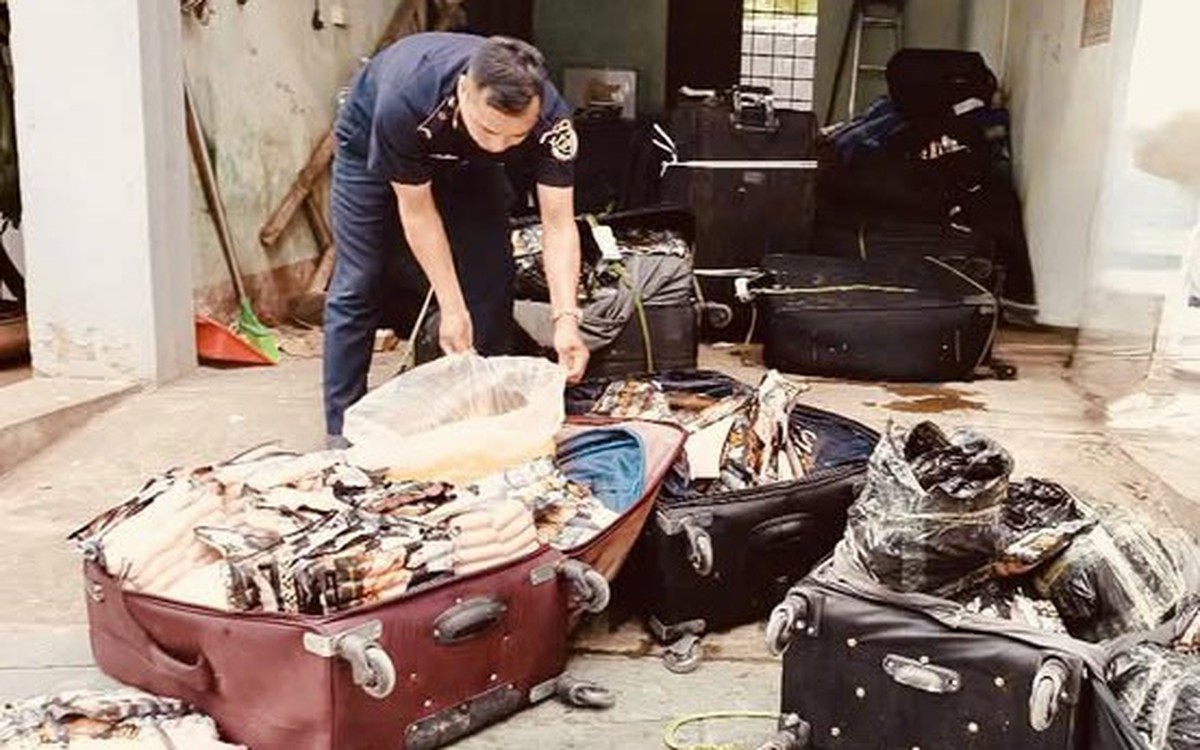 Đột xuất kiểm tra: Cơ quan chức năng thu giữ hơn 1 tấn thực phẩm 'quen thuộc' với người Việt nghi nhập lậu từ Trung Quốc