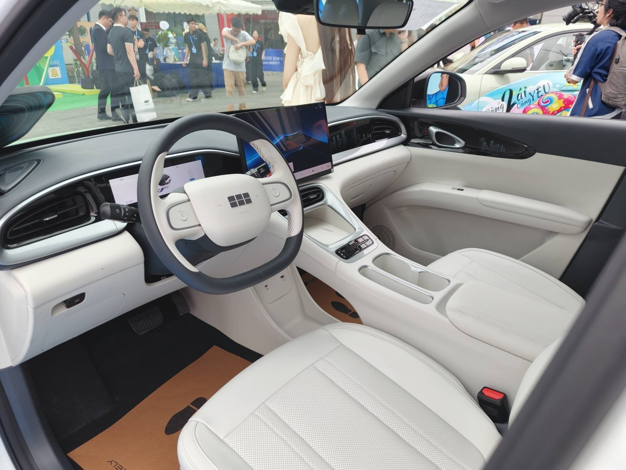 SUV hybrid kỷ lục 1.800km và "xe điện quốc dân" giá 459 triệu đồng ra mắt Việt Nam - Ảnh 5