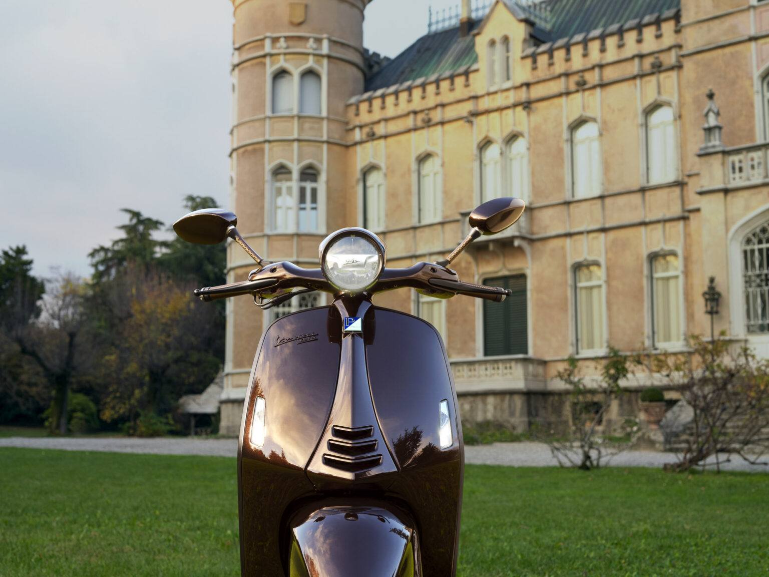 Xe Vespa giá 550 triệu đồng đẹp cỡ này! - Ảnh 5