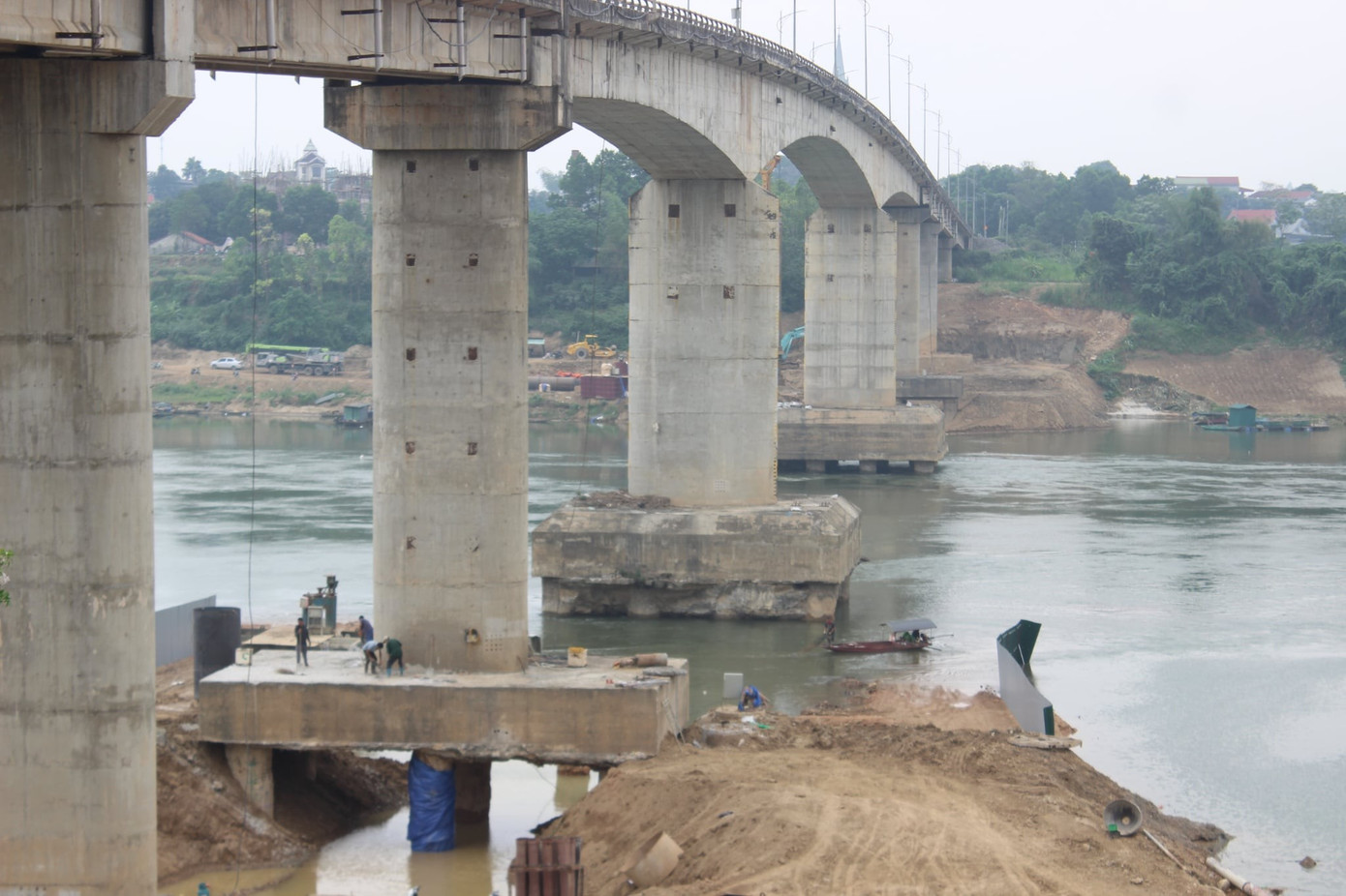 Chi 74 tỷ đồng sửa cầu Sông Lô - Ảnh 10