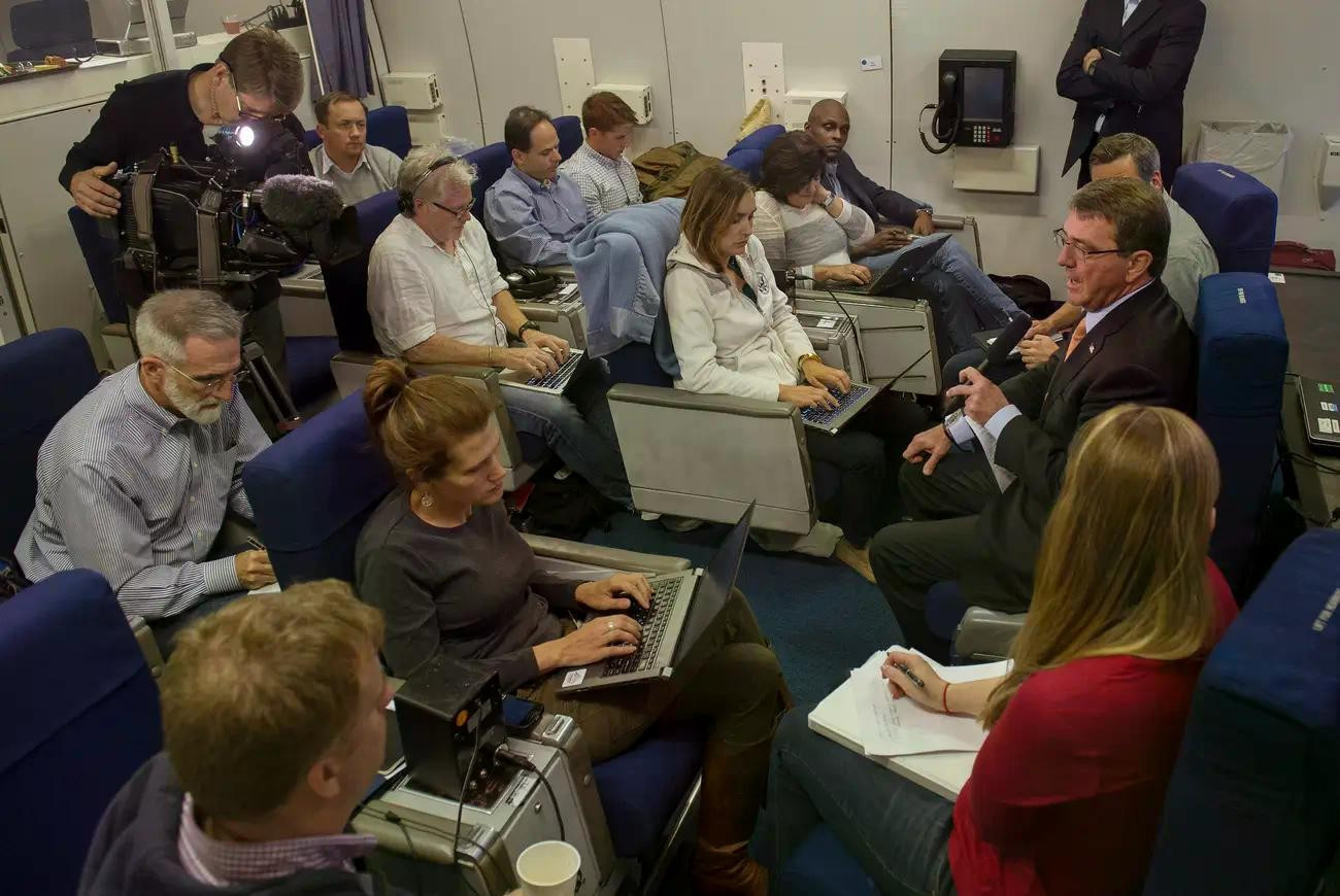 'Đột nhập' máy bay Ngày tận thế của Mỹ - Ảnh 2