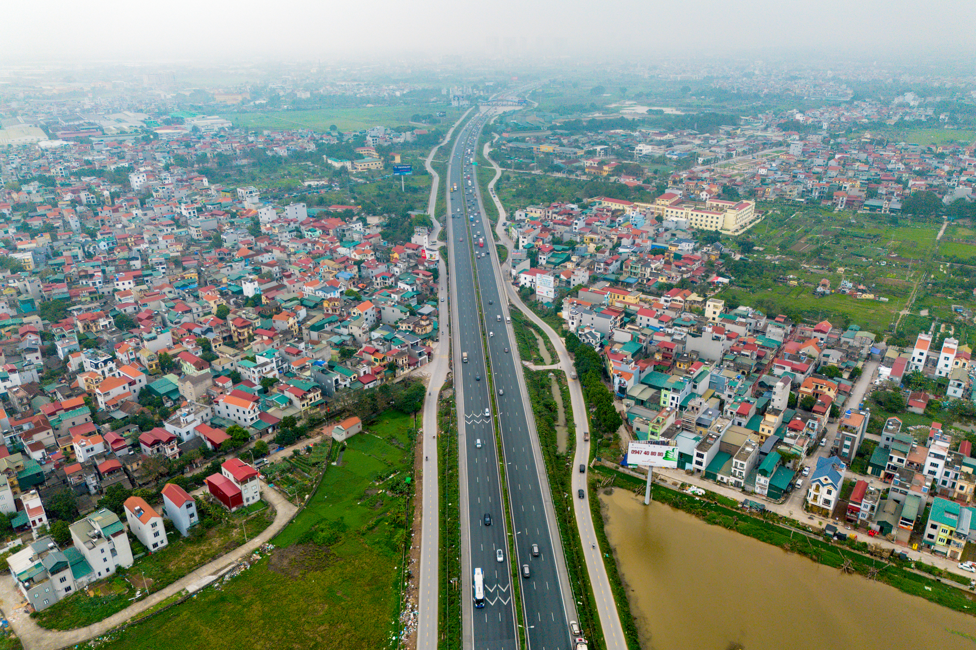 Toàn cảnh tuyến đường tốc độ cao đầu tiên của Việt Nam sắp được đầu tư 22.000 tỷ, kết nối Hà Nội với đại đô thị lớn nhất của Vinhomes - Ảnh 7