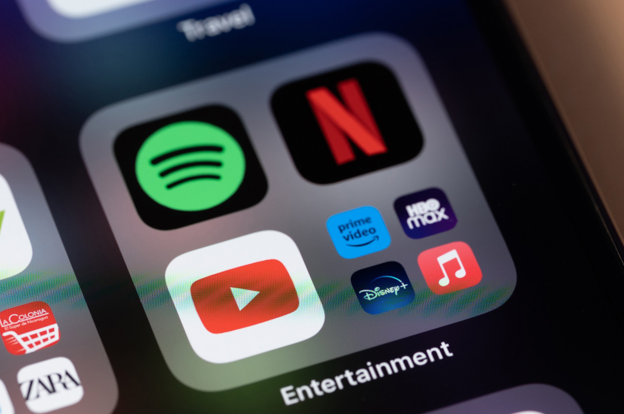Mua bán tài khoản YouTube Premium, Netflix, Spotify có thể bị phạt tới 50 triệu đồng - Ảnh 1