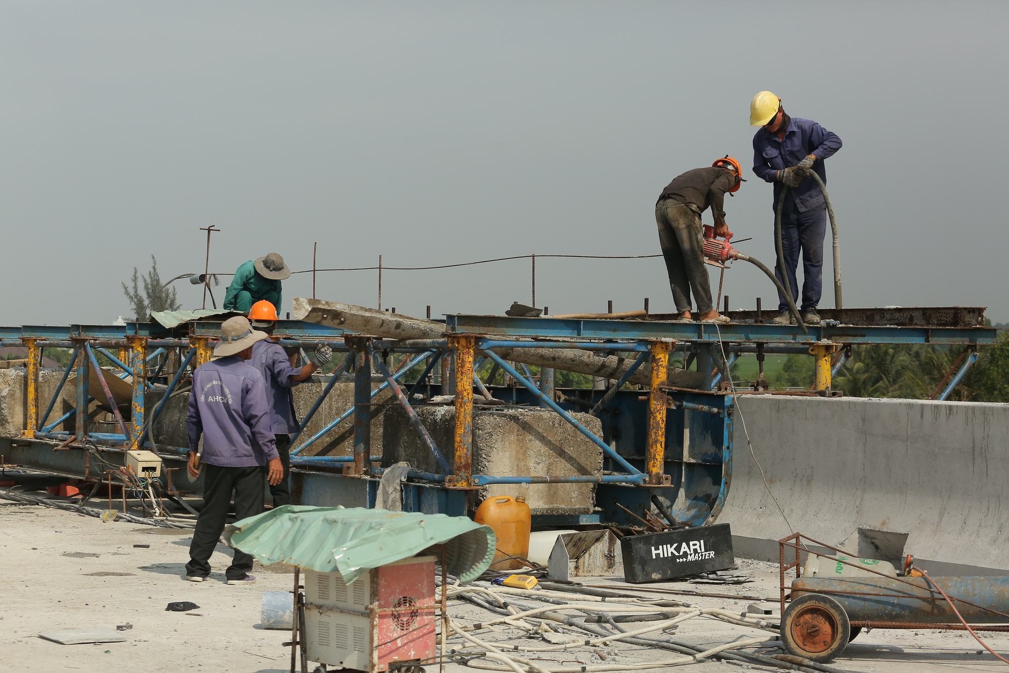 Cận cảnh công trường thi công tuyến đường Vành đai 3-TPHCM qua Tây Ninh - Ảnh 9