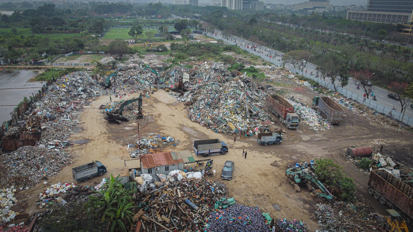 ‘Núi’ phế liệu trên khu đất nông nghiệp rộng 4,3ha ở Hà Nội - Ảnh 11