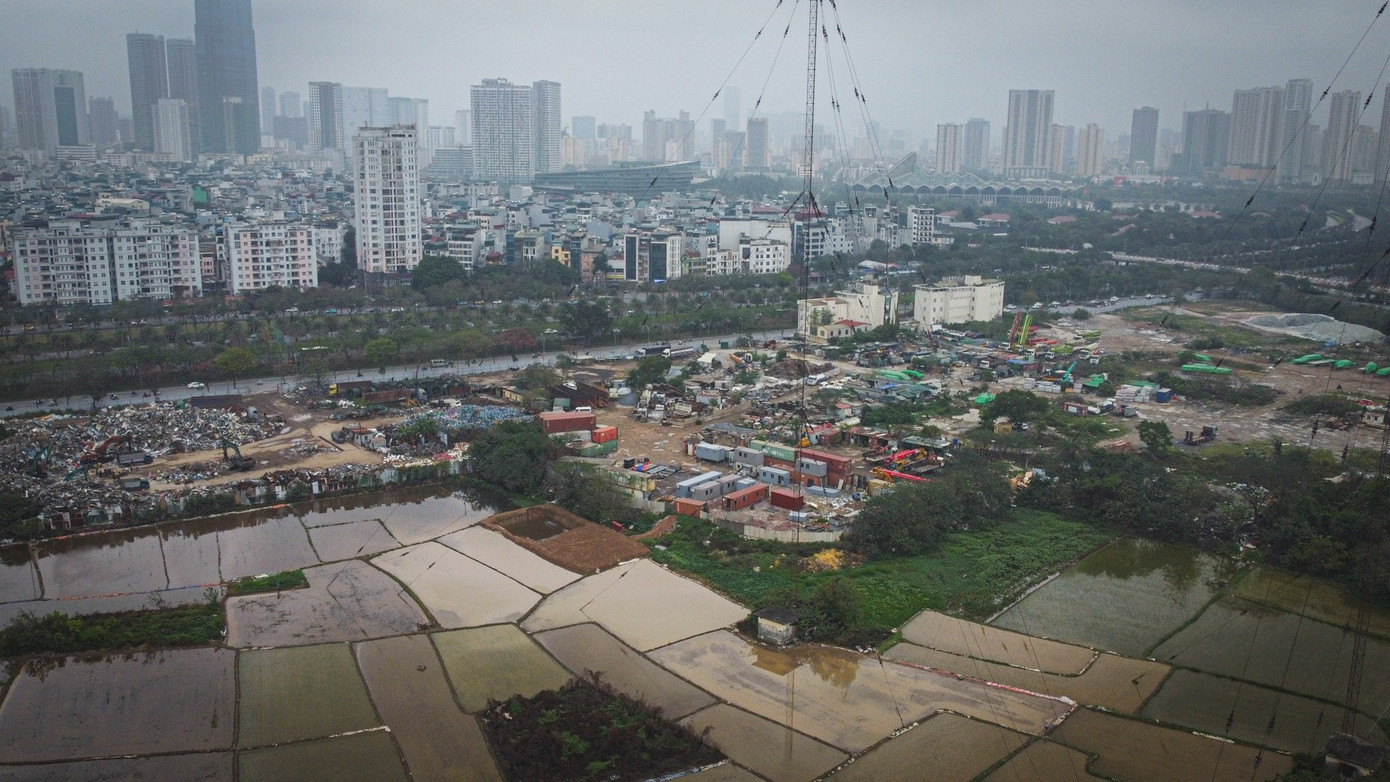 ‘Núi’ phế liệu trên khu đất nông nghiệp rộng 4,3ha ở Hà Nội - Ảnh 1