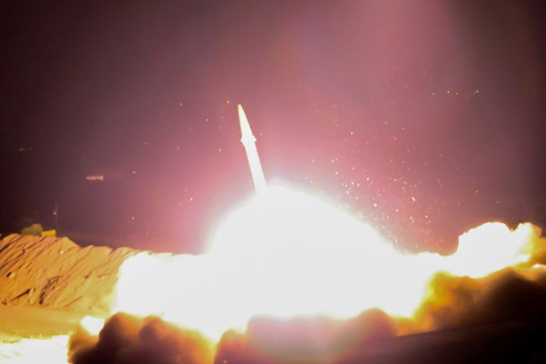 Iran phóng tên lửa vào Israel, ông Trump điện đàm ông Putin - Chuyên gia nói về “quân bài Ukraine” - Ảnh 1