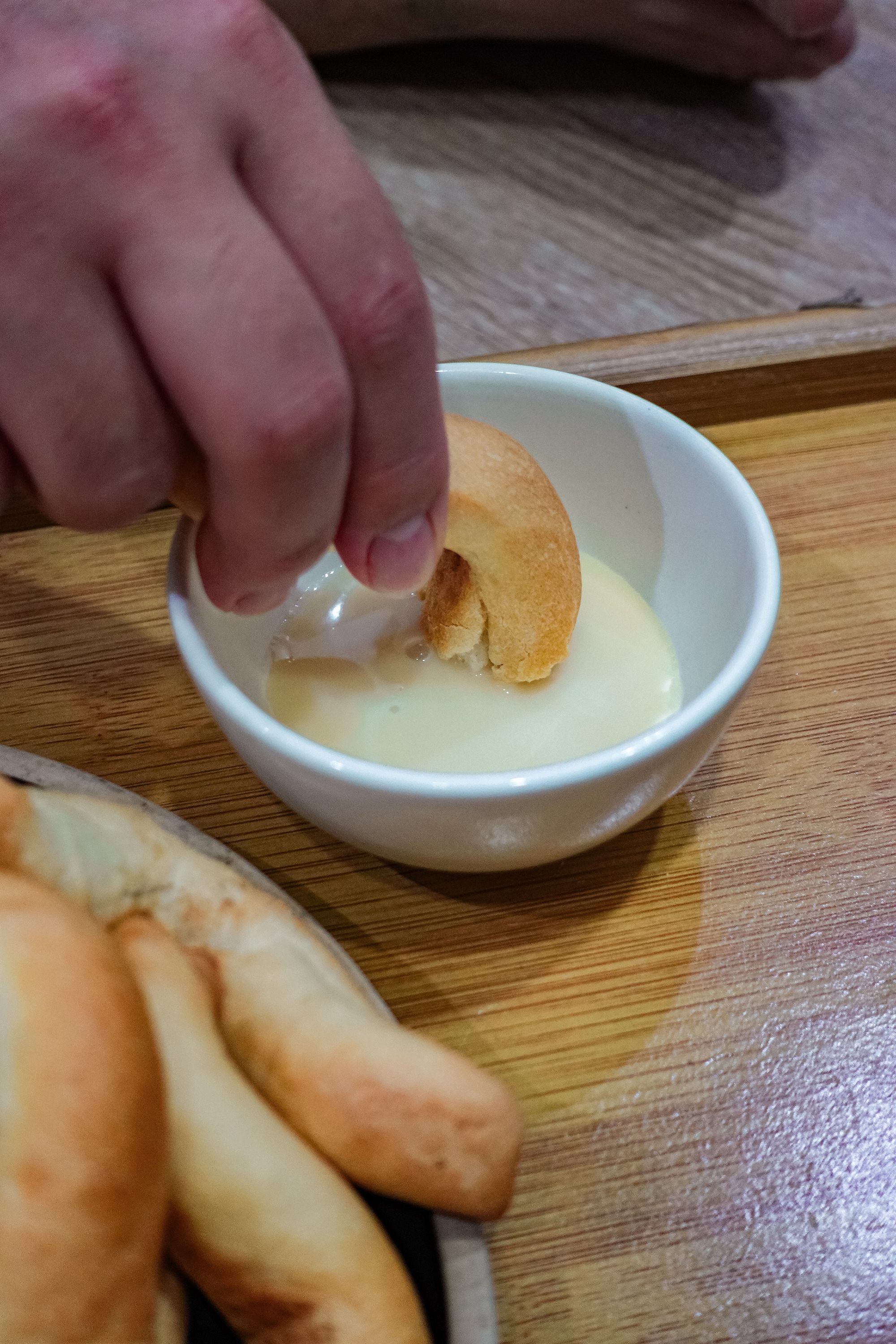 Khách xếp hàng như mua vàng, loại bánh mì "oằn tà là vằn" ở Hải Phòng có gì mà hot đến vậy? - Ảnh 8