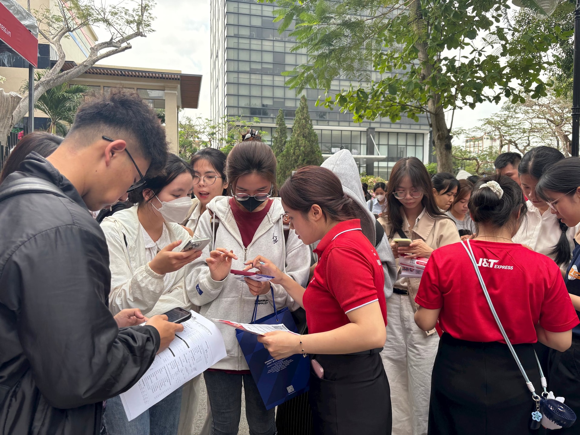 J&T Express kết nối tương lai logistics: Từ nguồn nhân lực đến nền tảng số tại VALOMA LOGFAIR 2026 - Ảnh 4