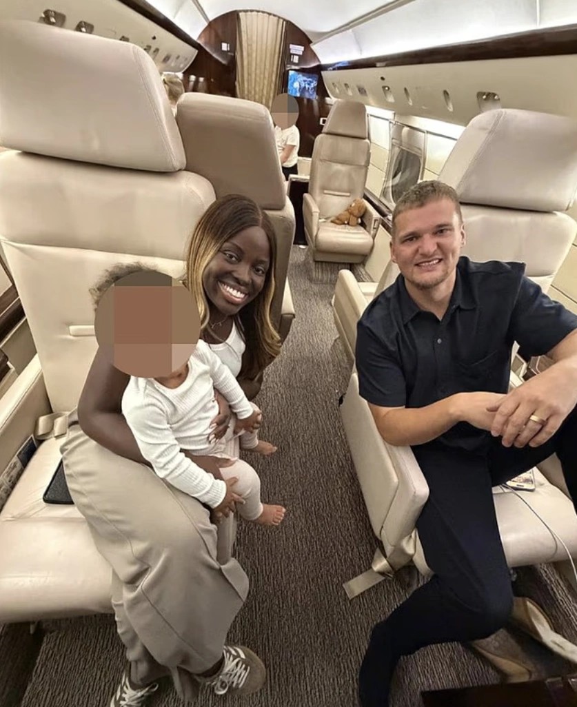 Triệu phú thuê chuyên cơ 5,2 tỷ rời Trung Đông gây tranh cãi: Từng nói “Dubai an toàn nhất”, giờ lại vội vàng rời đi - Ảnh 1