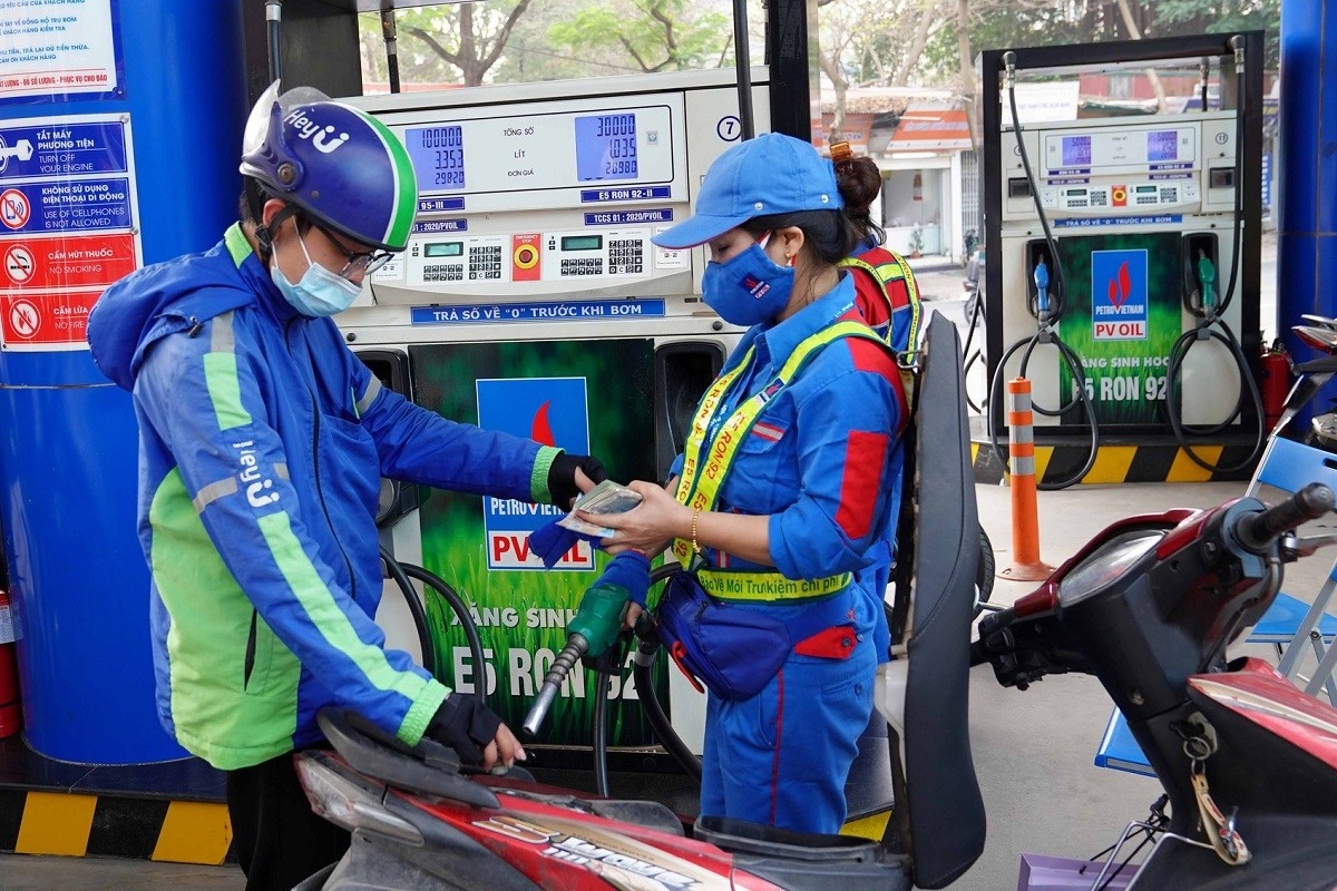 Giá xăng dầu trong nước tăng cao, dư địa nào để hạ nhiệt? - Ảnh 1