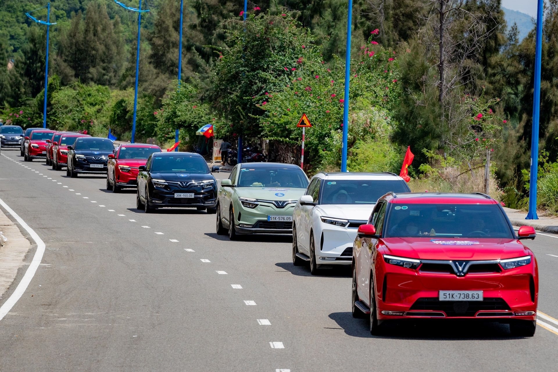 Vingroup ra thông báo khẩn cho người mua ô tô, xe máy điện - Ảnh 1