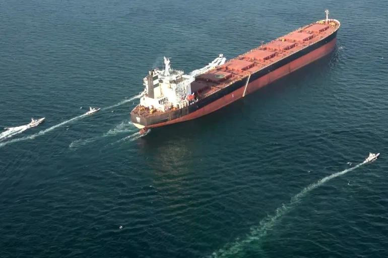 Tổng thống Trump: Hải quân Mỹ có thể hộ tống các tàu chở dầu qua Eo biển Hormuz - Ảnh 1