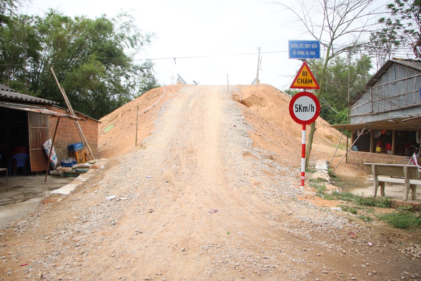 Đà Nẵng nói rõ tiến độ loạt cây cầu xây xong thiếu đường dẫn - Ảnh 1