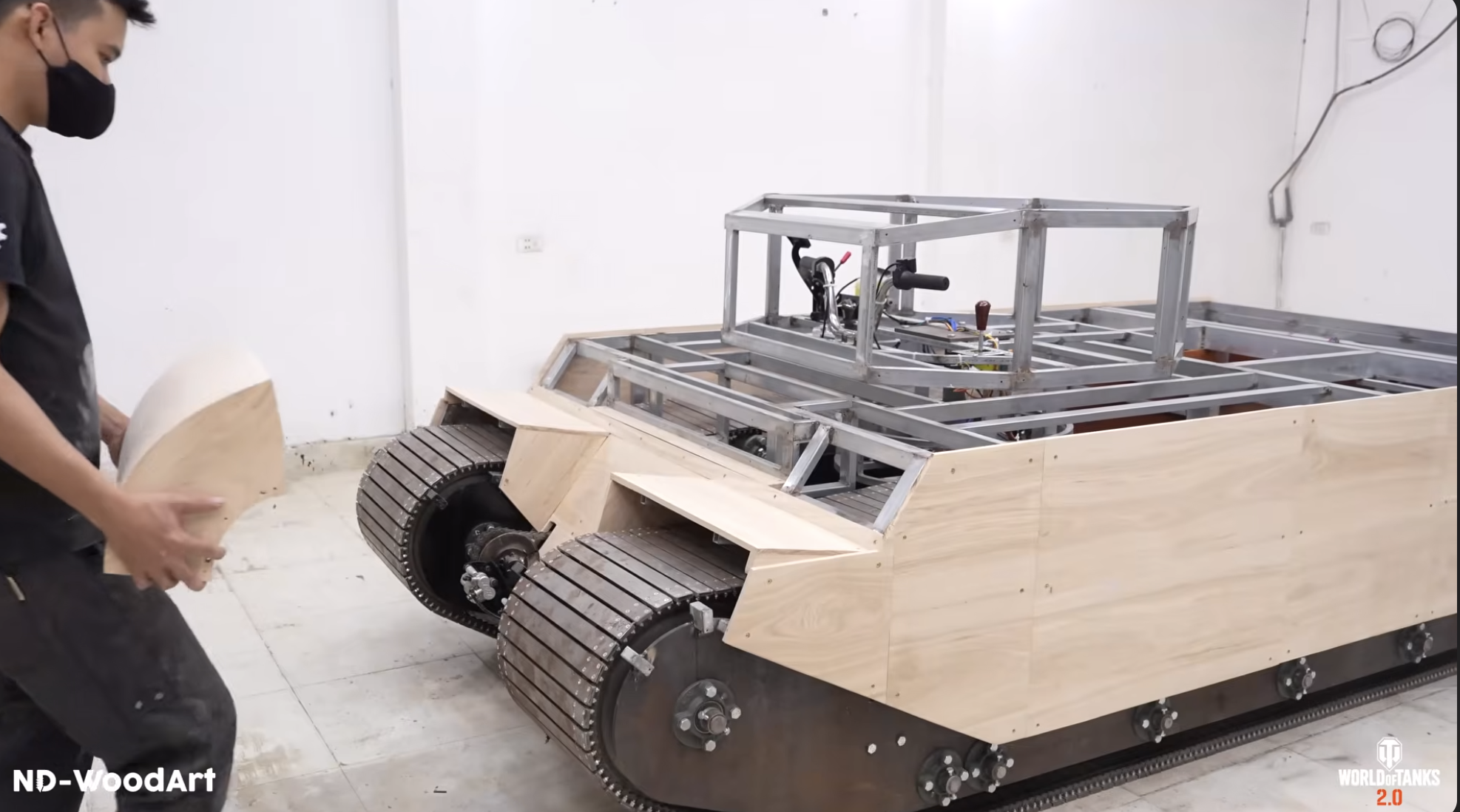 Bố người ta trong truyền thuyết: Tự chế mô hình xe tăng gỗ cực ‘khủng’ cho con trai, vận hành như thật khiến cộng đồng mạng ngả mũ - Ảnh 5