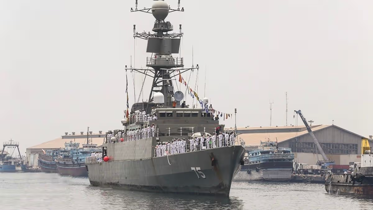 Tàu chiến Iran chìm ngoài khơi Sri Lanka, hơn 100 người mất tích - Ảnh 1