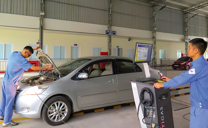 Cục Đăng kiểm: Không bắt buộc ký cam kết khi kiểm định khí thải - Ảnh 1