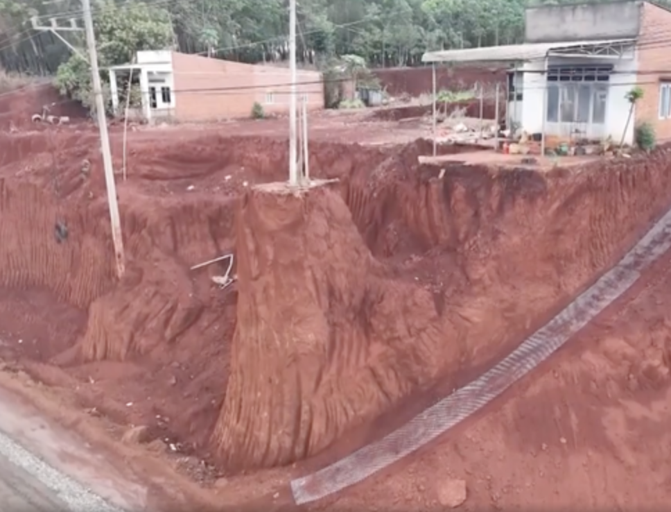 Dự án mở đường 'treo' nhà dân ở Đồng Nai: Thi công khi chưa hoàn tất thủ tục thu hồi đất - Ảnh 2