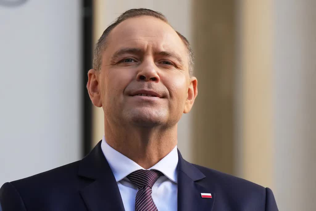 Tổng thống Ba Lan phủ quyết dự luật vay quốc phòng trị giá 44 tỷ Euro của EU - Ảnh 2