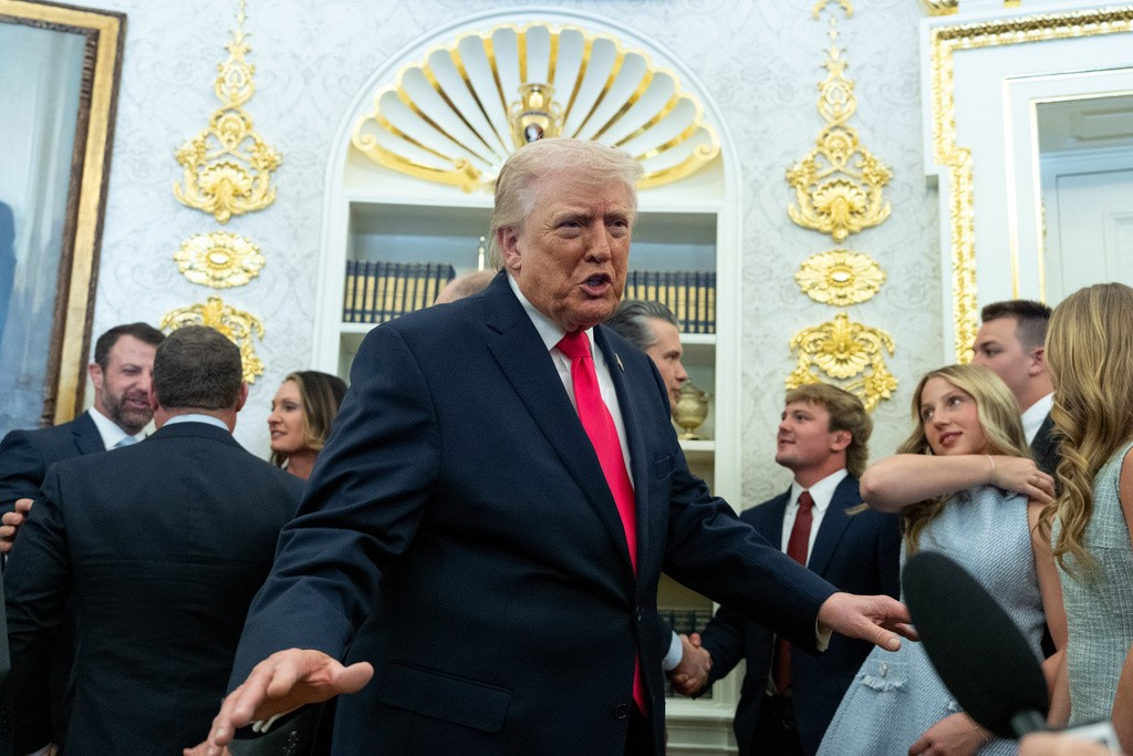 Tổng thống Mỹ Trump cảnh báo Iran nghiêm túc trước khi quá muộn, Trung Quốc nhìn thấy ‘tia hy vọng’ - Ảnh 1