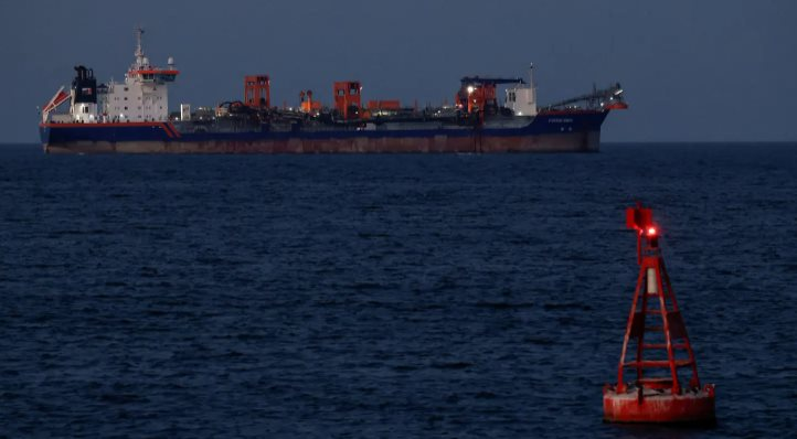 Hơn 11 triệu thùng dầu của Iran vừa đi qua eo biển Hormuz, hướng thẳng đến một quốc gia châu Á - Ảnh 1