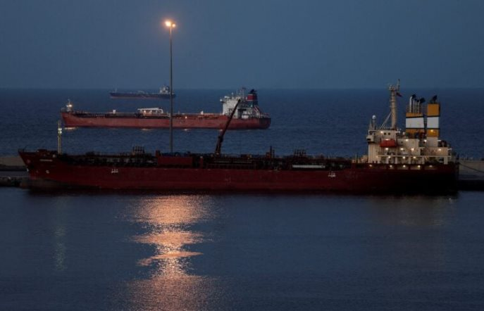 Phát hiện một loạt tàu sử dụng tín hiệu nhận dạng giả, âm thầm đi qua qua eo biển Hormuz: Hơn 12 triệu thùng dầu di chuyển thành công - Ảnh 1