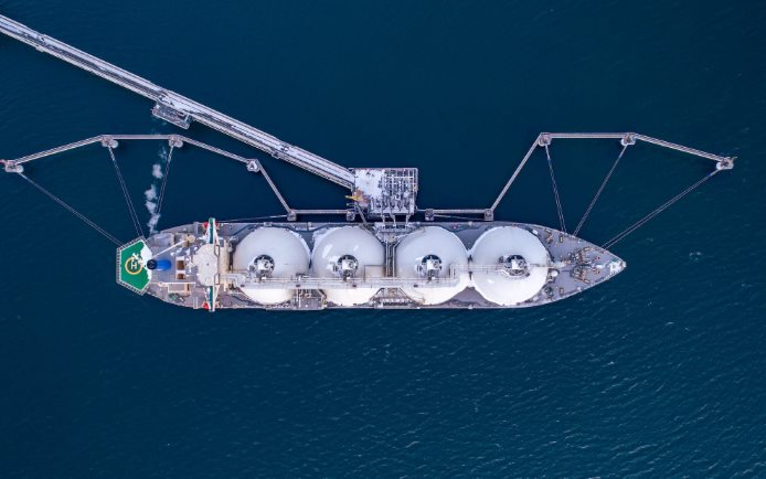 Đang trên đường đến châu Âu, một tàu chở LNG của Mỹ bất ngờ quay đầu chuyển hướng đến Trung Quốc - Ảnh 1