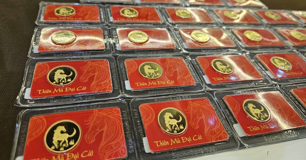 Giá vàng hôm nay 1-3: Đồng loạt dự báo tăng, token vàng có lúc lên 5.500 USD